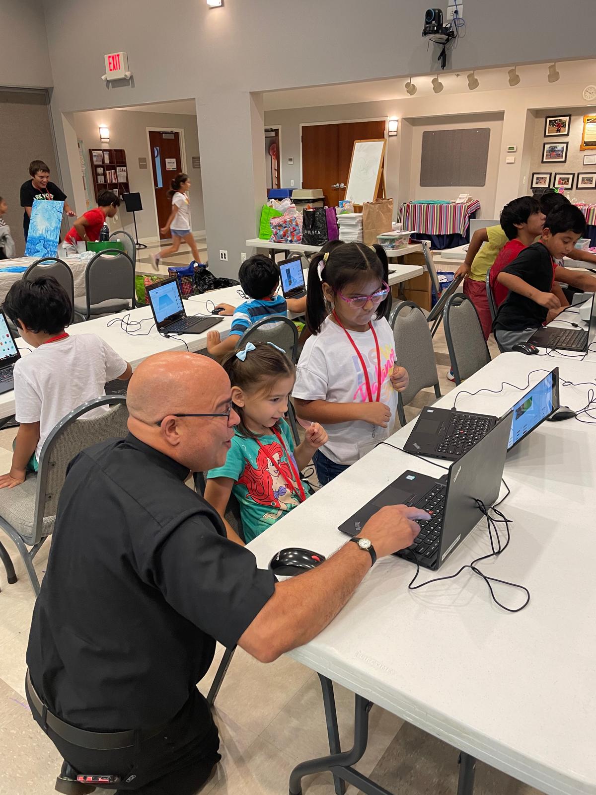 Velez at Educando con Amor tech class